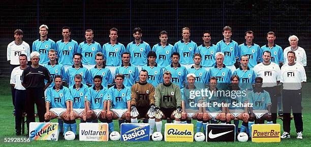 Mannschaftsfoto Team 1860 Muenchen :; hintere Reihe v. Lks.: Peter PACULT, Guido GORGES, Martin STRANZL, Holger GREILICH, Marco KURZ, Ned ZELIC,...