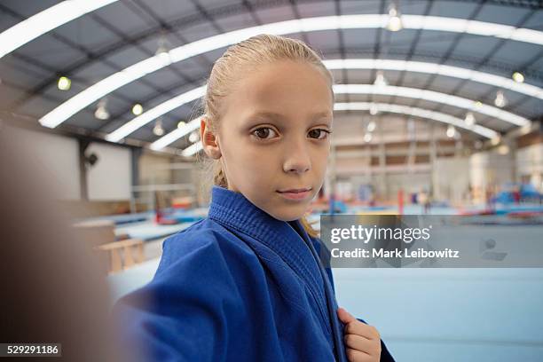 selfie of girl (8-9) wearing blue gi - gi abbigliamento per arti marziali foto e immagini stock