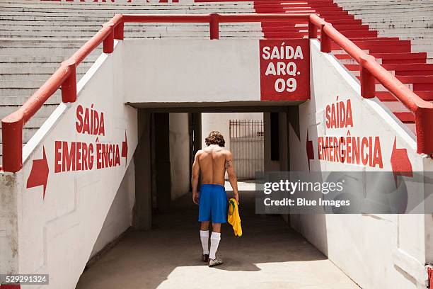 disappointed soccer player leaving stadium - athlete defeat stock pictures, royalty-free photos & images