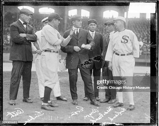 Portrait of American League umpires Byron, Evans, Hildebrand, and Certh standing with manager Clarence 'Pants' Rowland of the Chicago White Sox and...