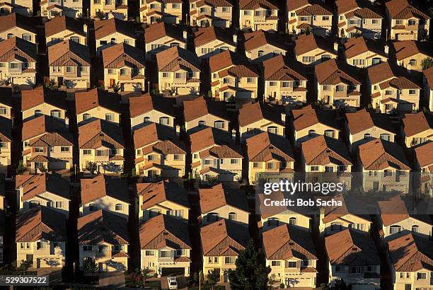 housing development - housing development fotografías e imágenes de stock