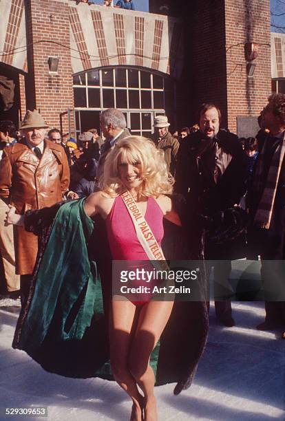 Suzanne Somers promoting the Cerebral Palsy Telethon in Central Park 1978.