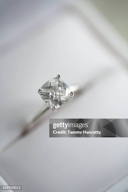 diamond engagement ring - engagement ring box 個照片及圖片檔