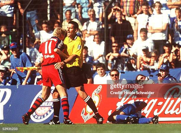 Duisburg; Stefan EFFENBERG/Bayern streitet mit Dietmar HIRSCH/Duisburg am Boden