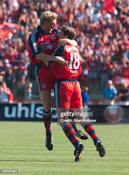 Duisburg; MSV DUISBURG - FC BAYERN MUENCHEN; JUBEL: Stefan EFFENBERG, Torschuetze Michael TARNAT/BAYERN