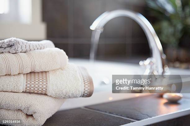 bath towels near bathtub - bath towels stock-fotos und bilder