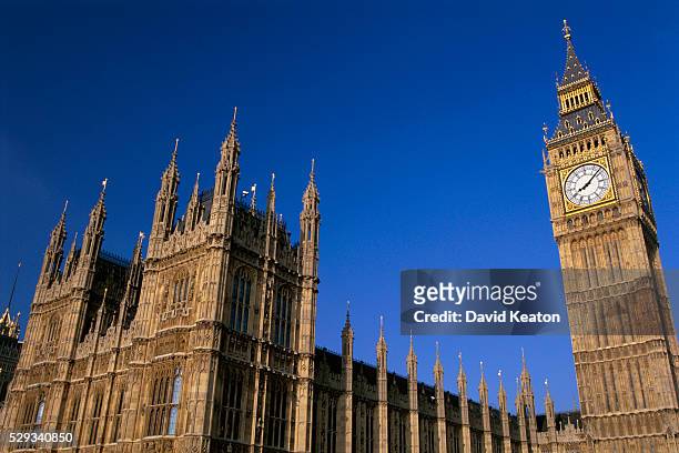 houses of parliament and big ben - city of westminster stock-fotos und bilder