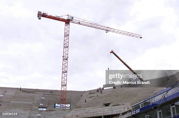 Das letzte Tribuenen-Teil im Volksparkstadion wurde eingesetzt