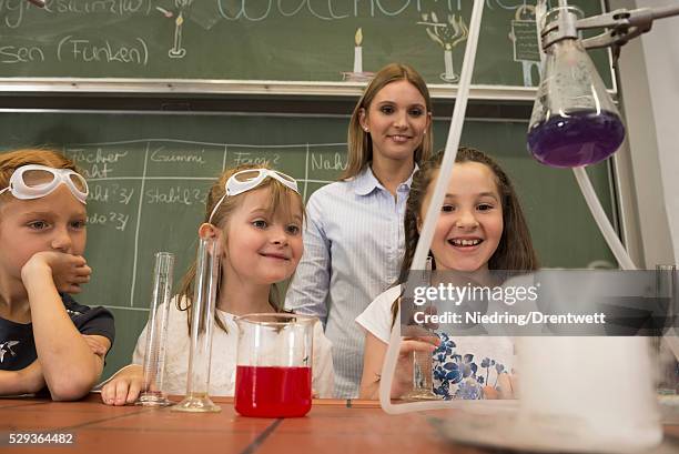 teacher and schoolgirls conducting scientific experiments, f��rstenfeldbruck, bavaria, germany - kurdish girl foto e immagini stock