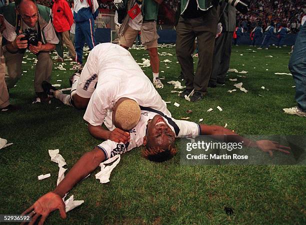 Franzoesische Liga 98/99 Paris; PARIS St. GERMAIN - GIRONDINS BORDAUX 2:3; Jubel Sylvain WILTORD und FEINDOUNO/Bordeaux