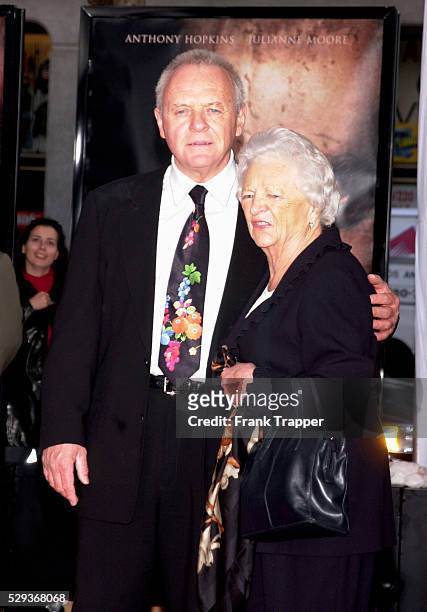 Anthony Hopkins and his mother at the ceremony.