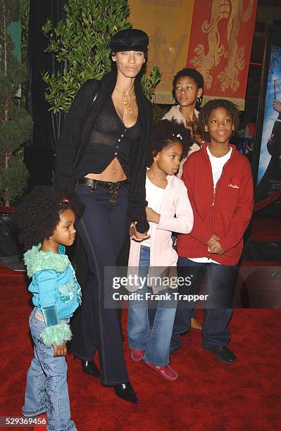 Nicole Murphy and children arriving at the LA premiere of "Harry Potter and the Chamber of Secrets".