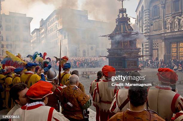 scoppio del carro easter tradition in florence - italian easter stock pictures, royalty-free photos & images