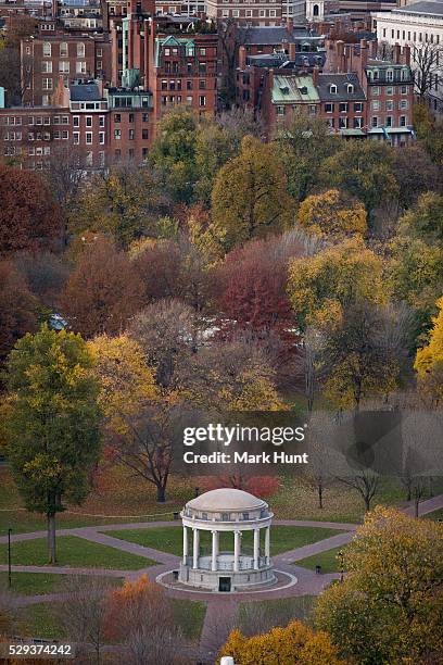 gazebo in a park with buildings in the background, parkman bandstand, boston common, beacon hill, boston, massachusetts, usa - beacon hill park stock pictures, royalty-free photos & images