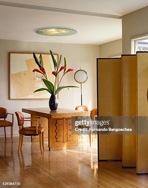 modernist makeover: blackman-cruz showroom - paravant stock-fotos und bilder