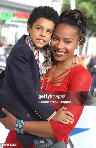American singer and actress Nona Gaye and her son Nolan arrive at the benefit premiere of the movie "The Polar Express", directed by Robert Zemeckis.