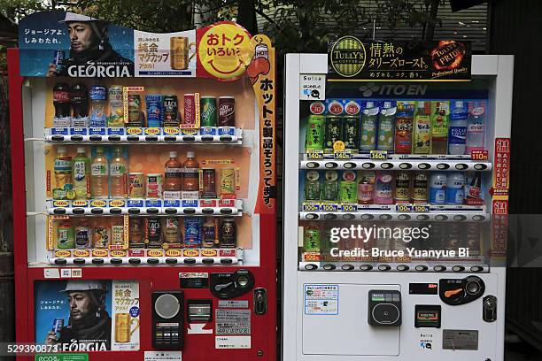 vending machines for drinks - máquina de venda automática imagens e fotografias de stock