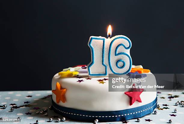 birthday cake with candle number 16. - yokohama f marinos v sanfrecce hiroshima 97th emperors cup round of 16 stockfoto's en -beelden