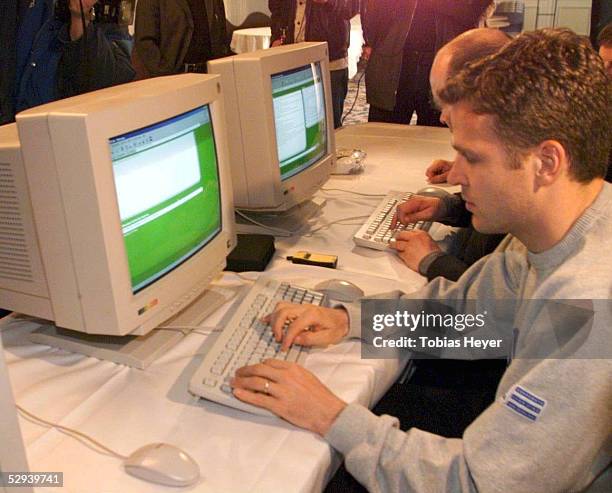 Neu-Isenburg; Internet Chat mit Oliver BIERHOFF/GER