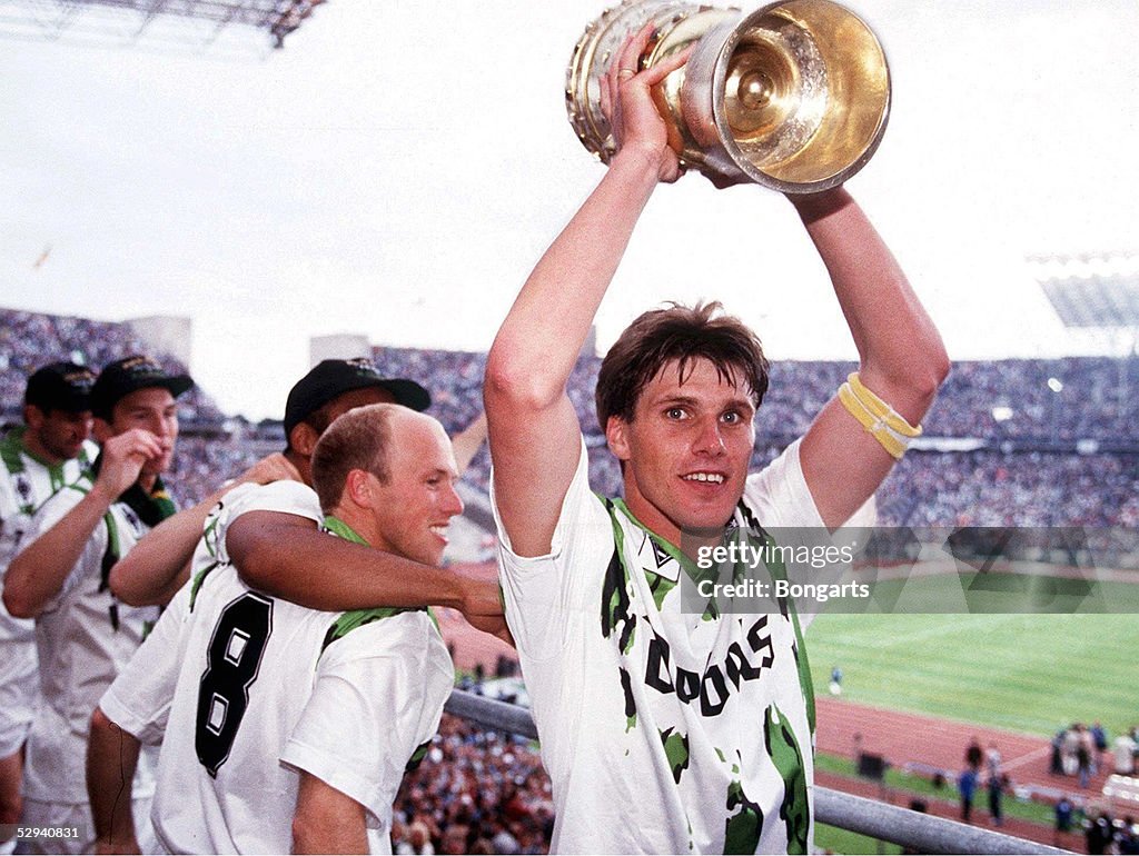 FUSSBALL: DFB POKAL 94/95 FINALE 1995 in Berlin
