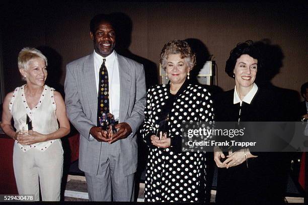 Award winners Polly Platt, Danny Glover, Joan Plowright and Nora Ephron holding their awards.