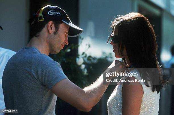 Von AUSTRALIEN 2001, Melbourne; Heinz-Harald FRENTZEN - JORDAN HONDA - mit EHEFRAU TANJA FRENTZEN