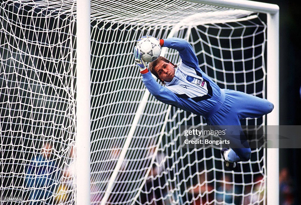 FUSSBALL: NATIONALMANNSCHAFT TRAINING 1990