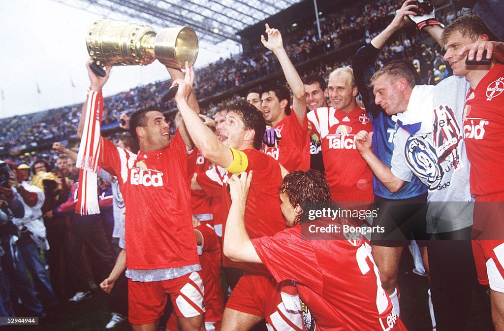FUSSBALL: DFB POKAL 92/93, FINALE, HERTHA BSC BERLIN (A)