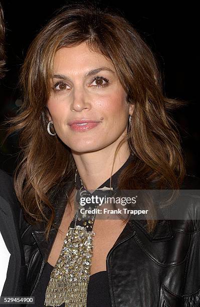 Supermodel Cindy Crawford arrives at the premiere of "Ocean's 12," held at Grauman's Chinese Theatre.