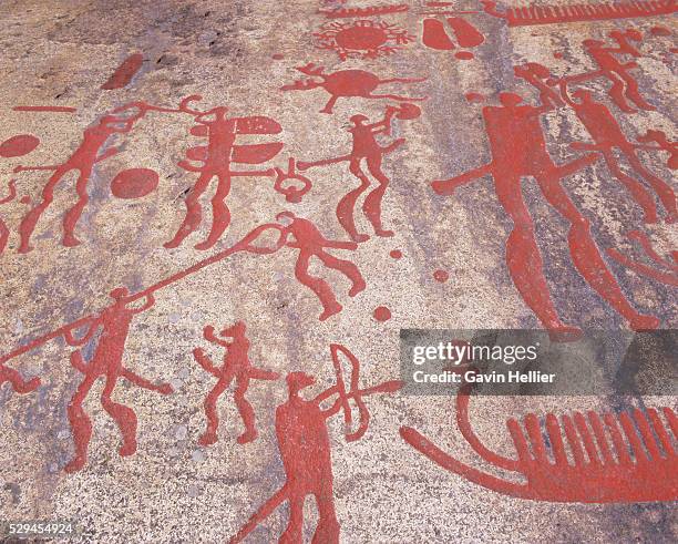 bronze age rock carvings, fossum near tanumshede, gotaland, sweden, scandinavia, europe - bronze age stock pictures, royalty-free photos & images