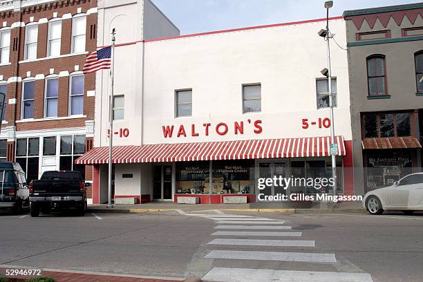 Wal-Mart founder Sam Walton's first store, opened in Bentonville, has been transformed into a Wal-Mart visitor center and museum, March 15, 2005 in...