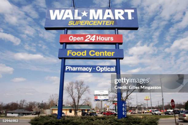 Towering sign announces a Wal-Mart SuperCenter on Walton Blvd., named after Wal-Mart founder Sam Walton, March 16, 2005 in Bentonville, Arkansas....