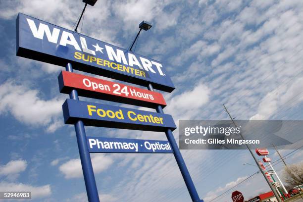 Towering sign announces a Wal-Mart SuperCenter on Walton Blvd., named after Wal-Mart founder Sam Walton, March 16, 2005 in Bentonville, Arkansas....