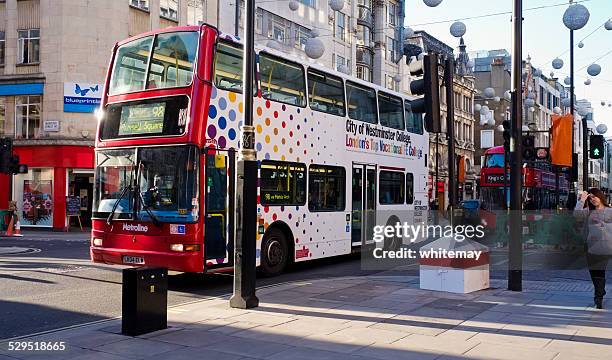 oxford street and london buses - wardour street stockfoto's en -beelden