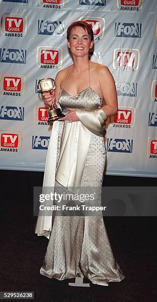 Laura Innes with her award for the series 'ER'.