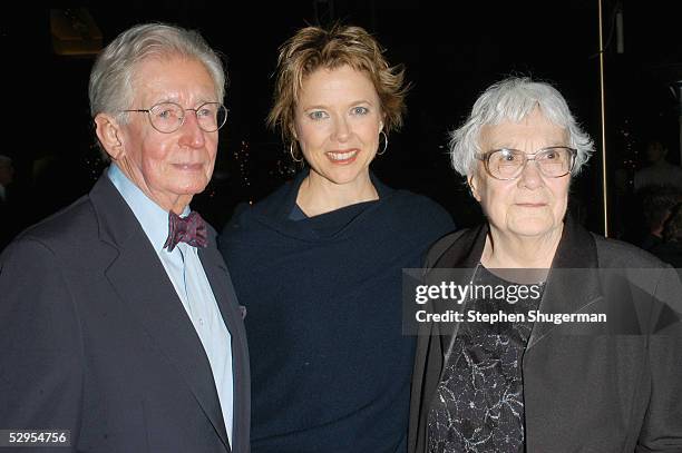 Director Robert Mulligan, actress Annette Bening and writer Harper Lee attend the Library Foundation of Los Angeles 2005 Awards Dinner honoring...