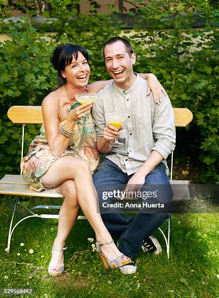 couple drinking orange juice in backyard - cocktail party at home stock pictures, royalty-free photos & images