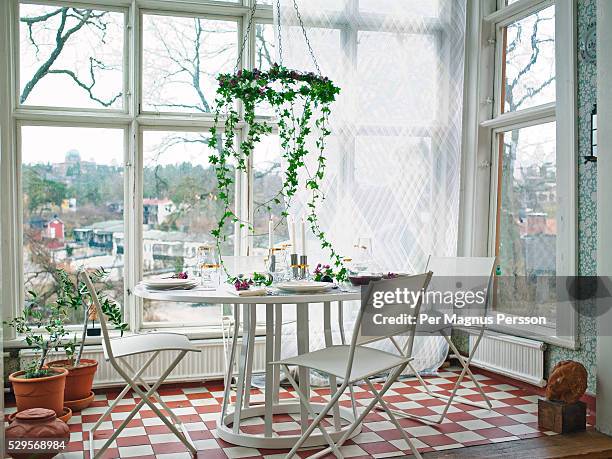 home interior with breakfast table - table setting design scandinavian stockfoto's en -beelden