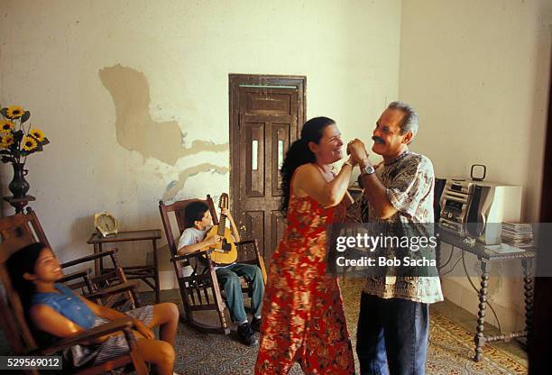 musical family - havana dancing stock pictures, royalty-free photos & images