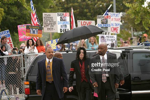 Singer Michael Jackson arrives for his child molestation trial at the Santa Barbara County Courthouse May 20, 2005 in Santa Maria, California....