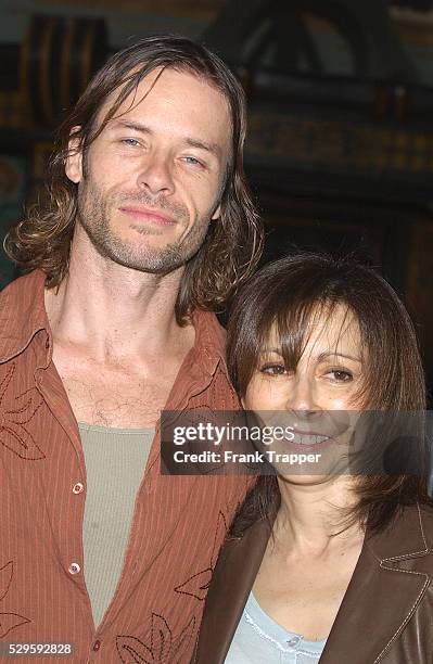 Guy Pearce and date arrive at the premiere of "Godsend."