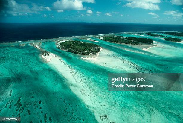 barrier islands of tahiti - barrier imagens e fotografias de stock