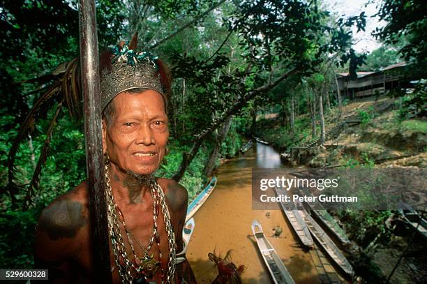 malaysian iban warrior and skrang river - iban stockfoto's en -beelden
