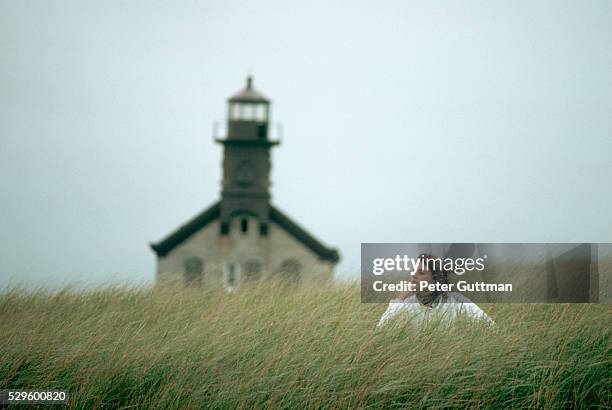 lighthouse and field on block island - block island lighthouse stock pictures, royalty-free photos & images