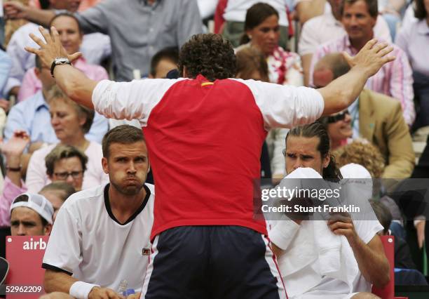 German Team Captain Patrick Kuehnen makes a point to Alexander Waske and Tommy Haas at The ARAG World Team Cup match final between Germany and...