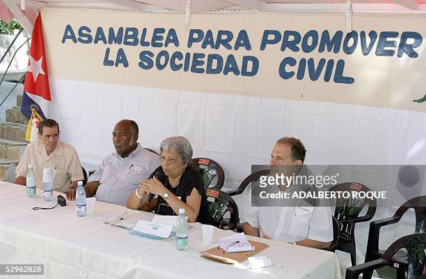 Cuban dissidents : Julio Diaz Pitaluga, Felix Bonne Carcases, Marta Beatriz Roque and Rene Gomez Manzano chair 21 May, 2005 the second day of...