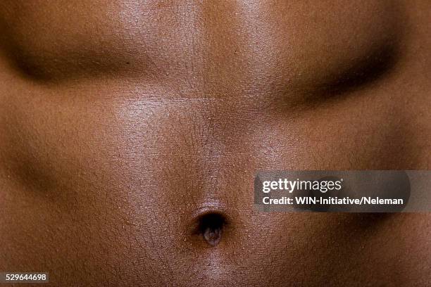 close-up of a man's abdomen - navel stockfoto's en -beelden