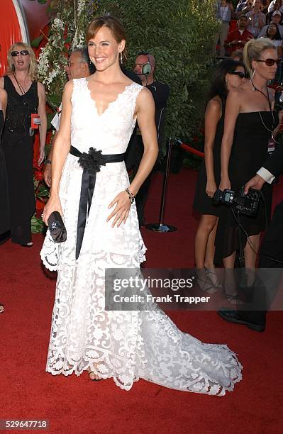 Actress Jennifer Garner arrives at the 56th annual Primetime Emmy Awards.