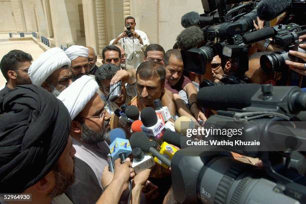 Shiite cleric Abdul-Hadi Al-Darraji, an aide to radical Shiite cleric Moqtada al-Sadr, speaks to the press May 22, 2005 after a meeting with Sunni...