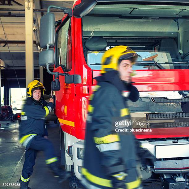 Firefigter Running Firefighter Running Photos and Premium High Res Pictures - Getty Images